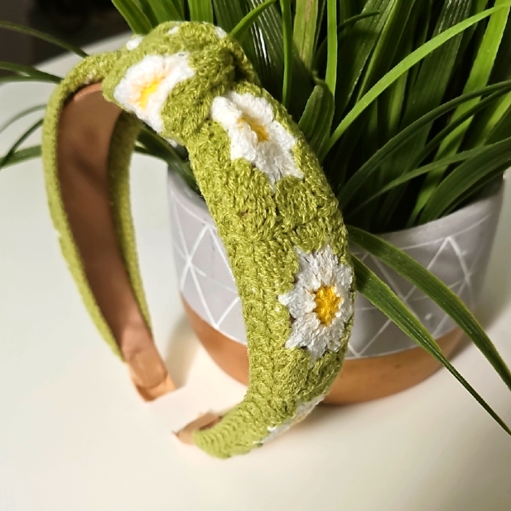 NWOT Green Floral Crochet Embroidered Top Knot Headband